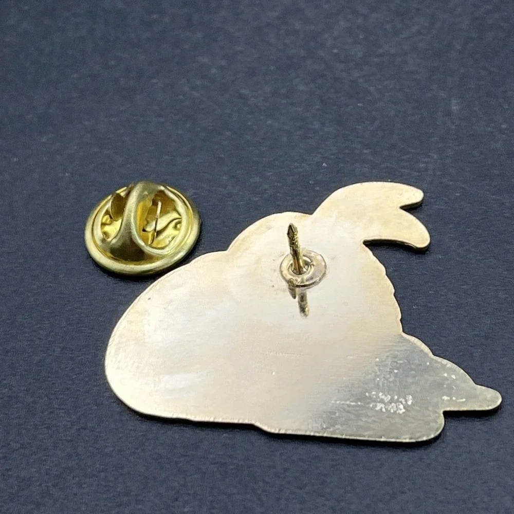 ALA Catch The Wave SANDI‎ 2004-2005 Beach Island Lapel Hat Pin